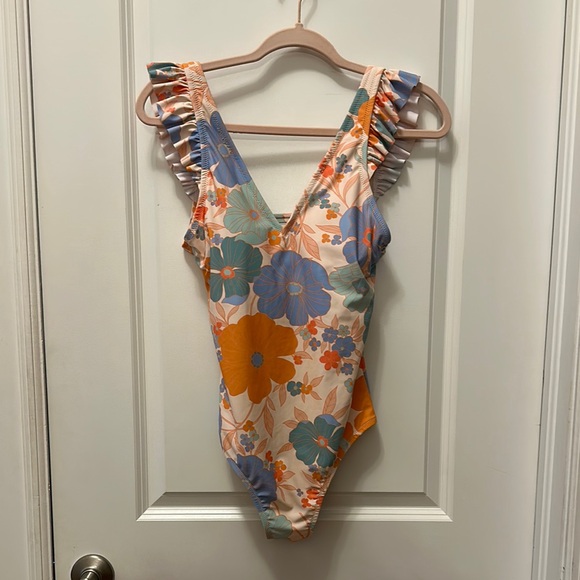NWT Floral Ruffle One-Piece Swimsuit from Jessica Simpson - size small - Picture 1 of 4